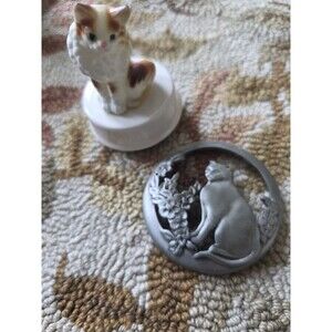 Vtg San Francisco Music Box Porcelain Cat Plays "Memory" & Cat Metal Topper